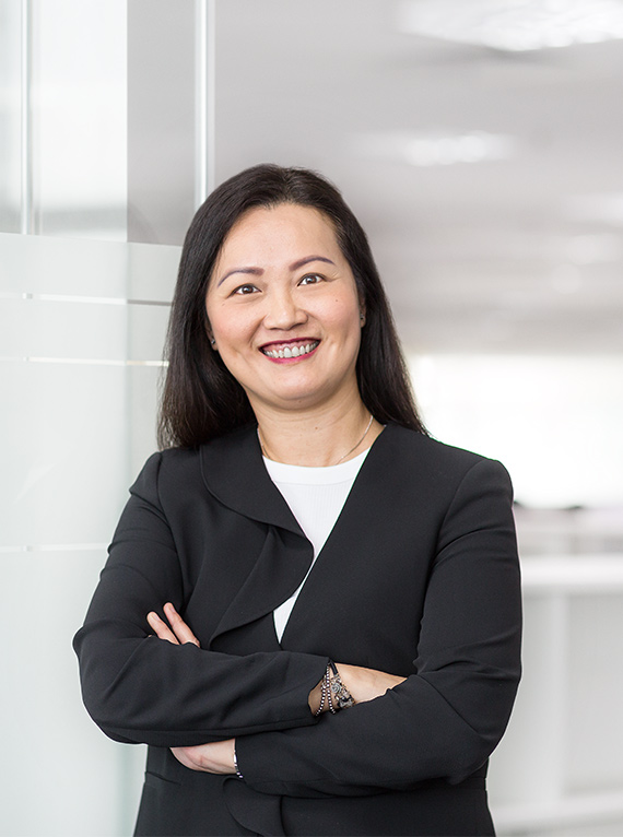 Suzanne Soh, Head of Region HR Asia (portrait)