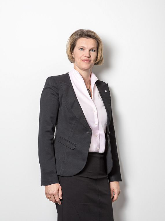 Britta Fuenfstueck, Member of the Excecutive Committee (portrait)